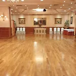 Conde Ansurez Otel
