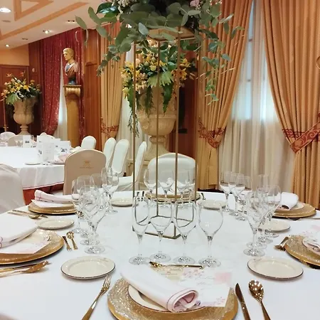 מלון Conde Ansurez 4*