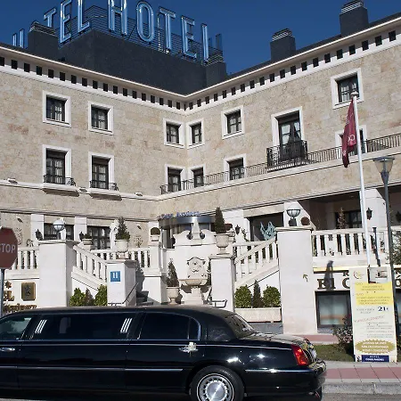 Conde Ansurez מלון 4*