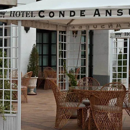Conde Ansurez מלון