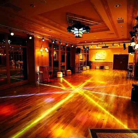 Conde Ansurez מלון